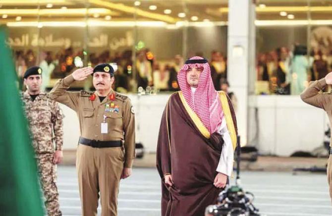 Chairman of the Supreme Hajj Committee Prince Abdulaziz bin Saud bin Naif bin Abdulaziz reviewing the preparations of the forces.  Photo: INN